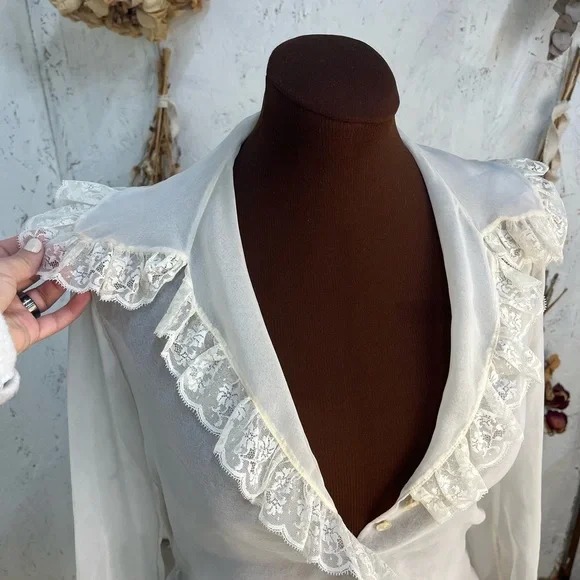 Vintage Oscar De La Renta Union Made Ruffle Lace Blouse 8 - Picture 3 of 9